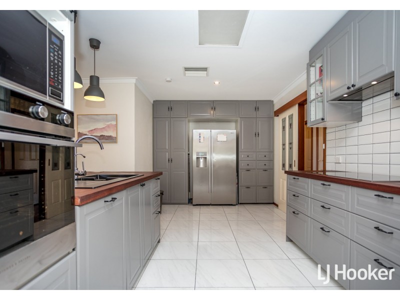 12 Reach Place, Huntingdale WA 6110