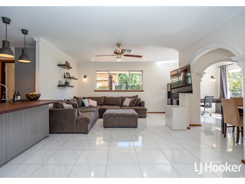 12 Reach Place, Huntingdale WA 6110