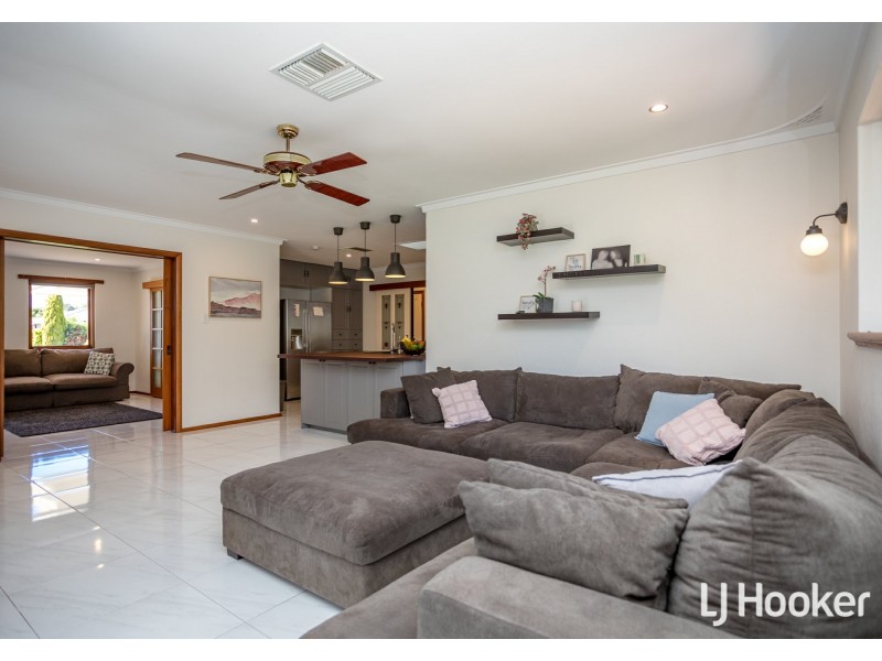 12 Reach Place, Huntingdale WA 6110