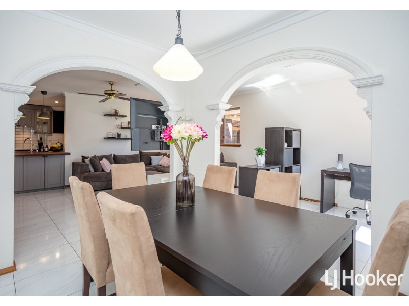 12 Reach Place, Huntingdale WA 6110