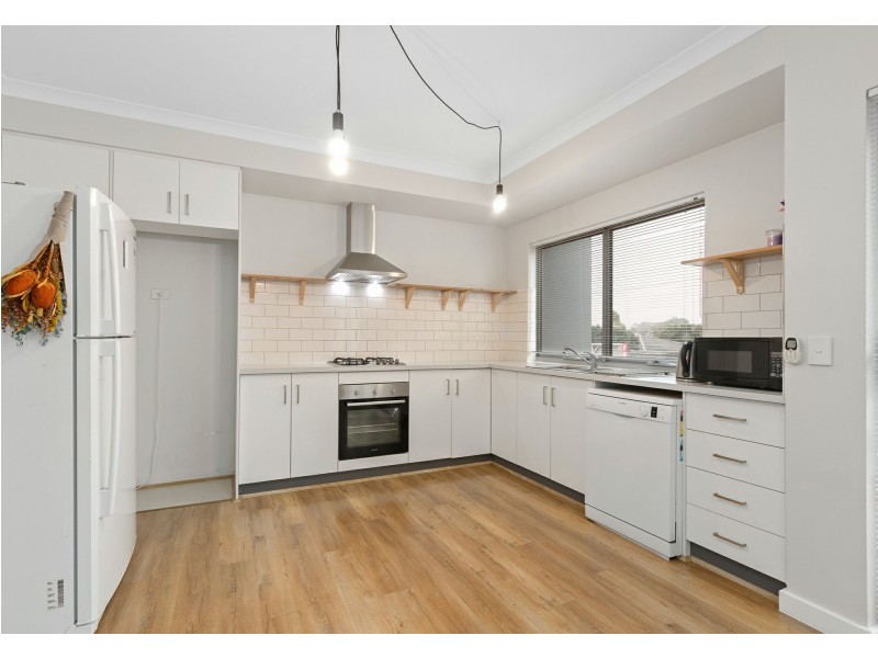 1/15 Debenham Street, Thornlie WA 6108