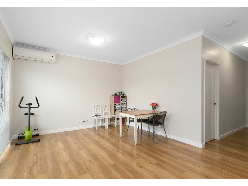 1/15 Debenham Street, Thornlie WA 6108