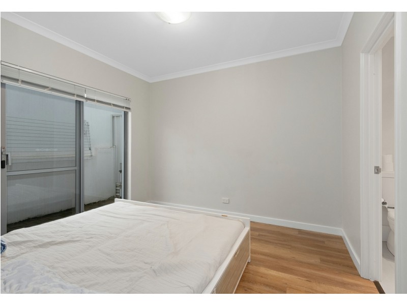 1/15 Debenham Street, Thornlie WA 6108