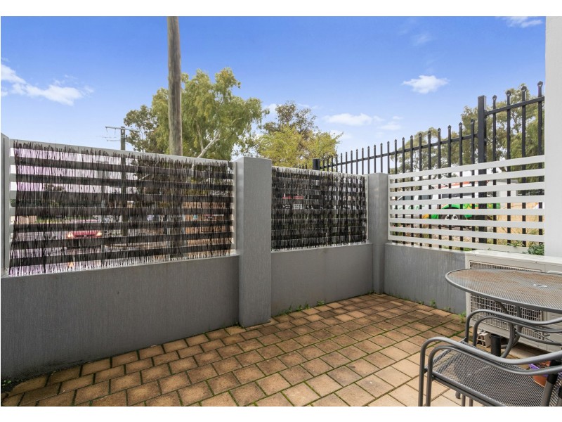 1/15 Debenham Street, Thornlie WA 6108