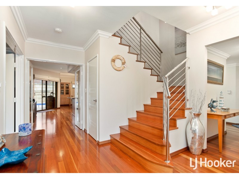 2/9 Ladham Turn, Canning Vale WA 6155