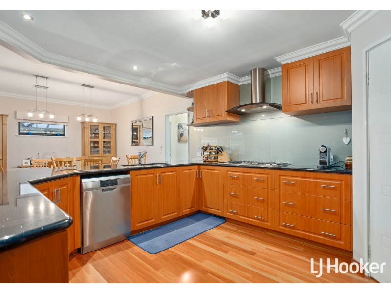 2/9 Ladham Turn, Canning Vale WA 6155