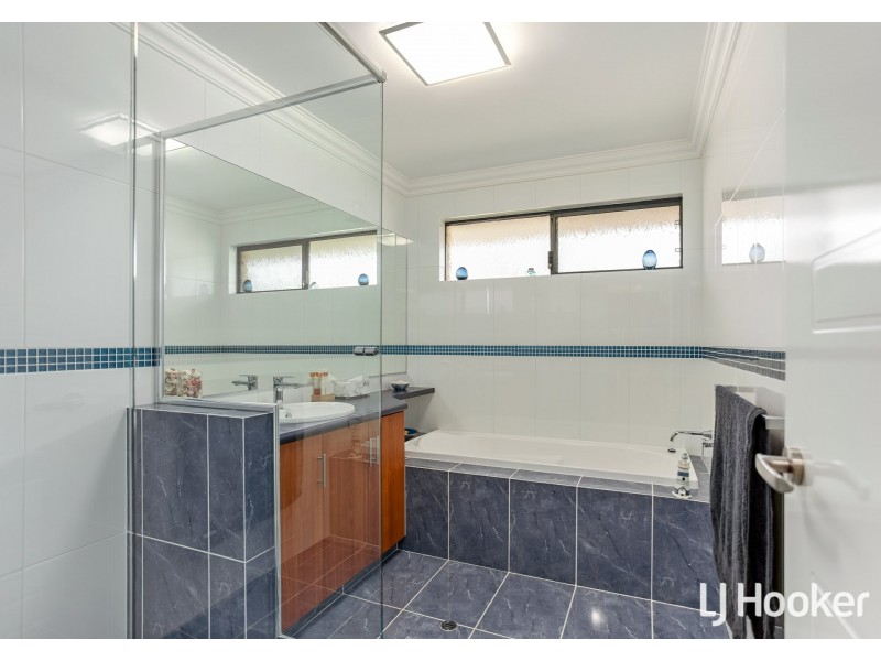 2/9 Ladham Turn, Canning Vale WA 6155