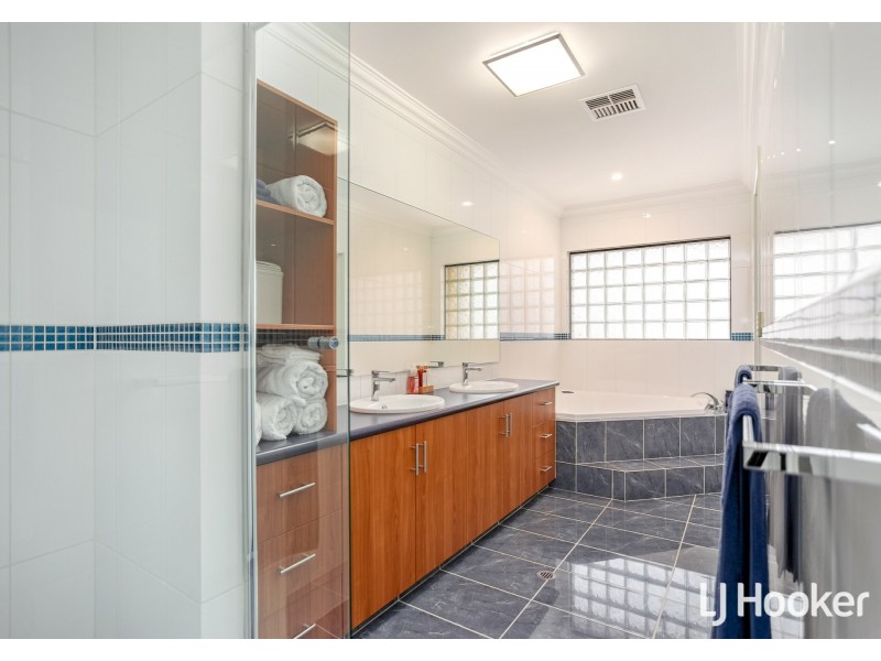 2/9 Ladham Turn, Canning Vale WA 6155