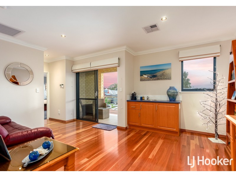 2/9 Ladham Turn, Canning Vale WA 6155