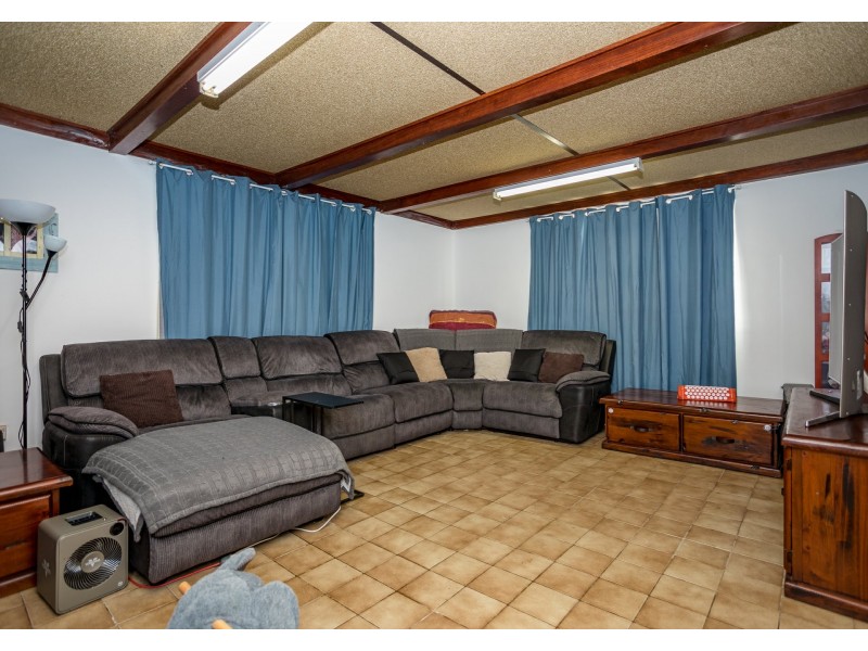 4 Abingdon Place, Kelmscott WA 6111