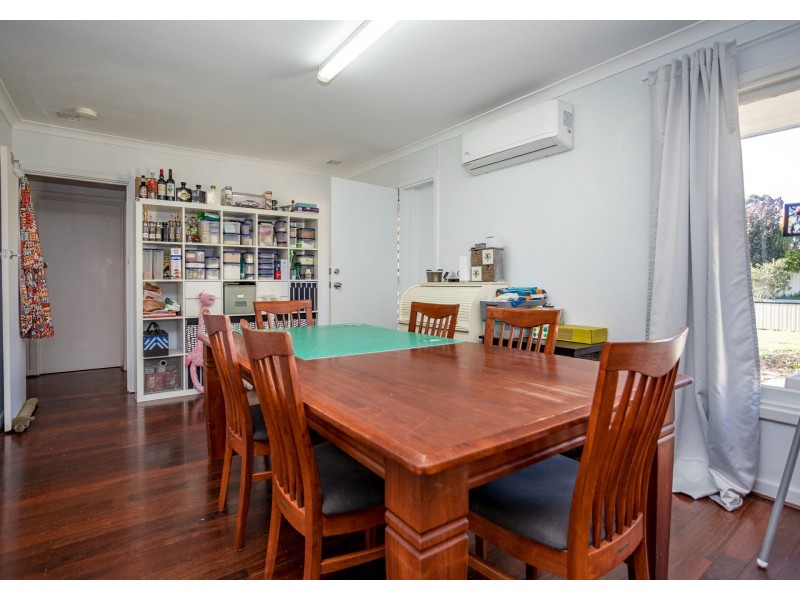 4 Abingdon Place, Kelmscott WA 6111