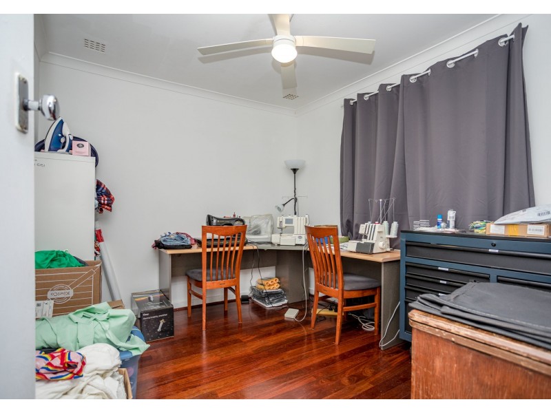 4 Abingdon Place, Kelmscott WA 6111