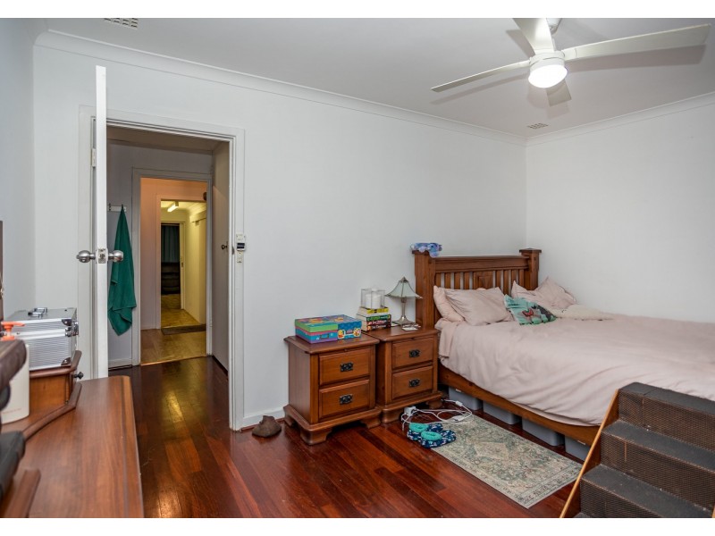 4 Abingdon Place, Kelmscott WA 6111