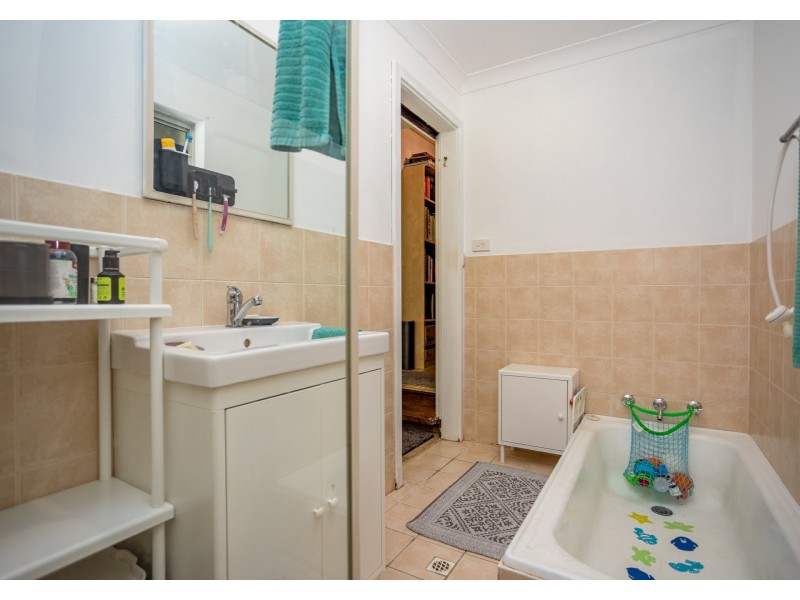 4 Abingdon Place, Kelmscott WA 6111