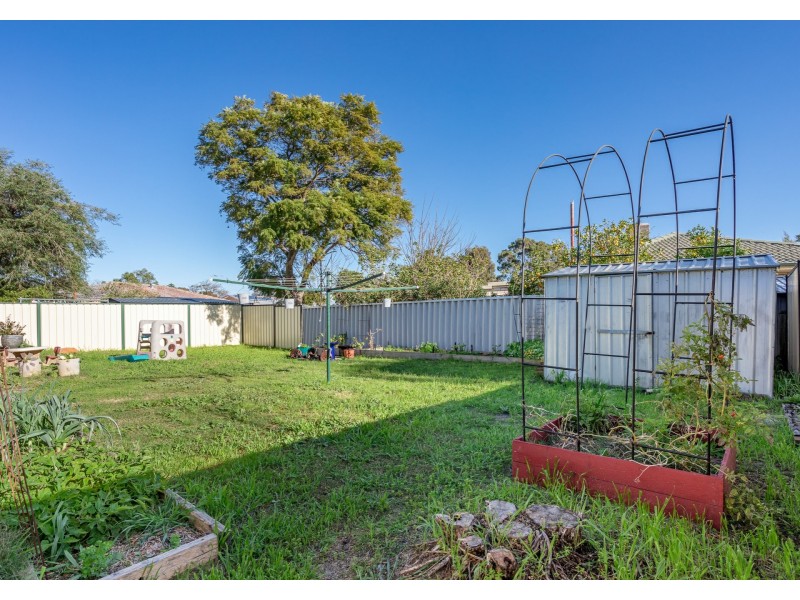 4 Abingdon Place, Kelmscott WA 6111