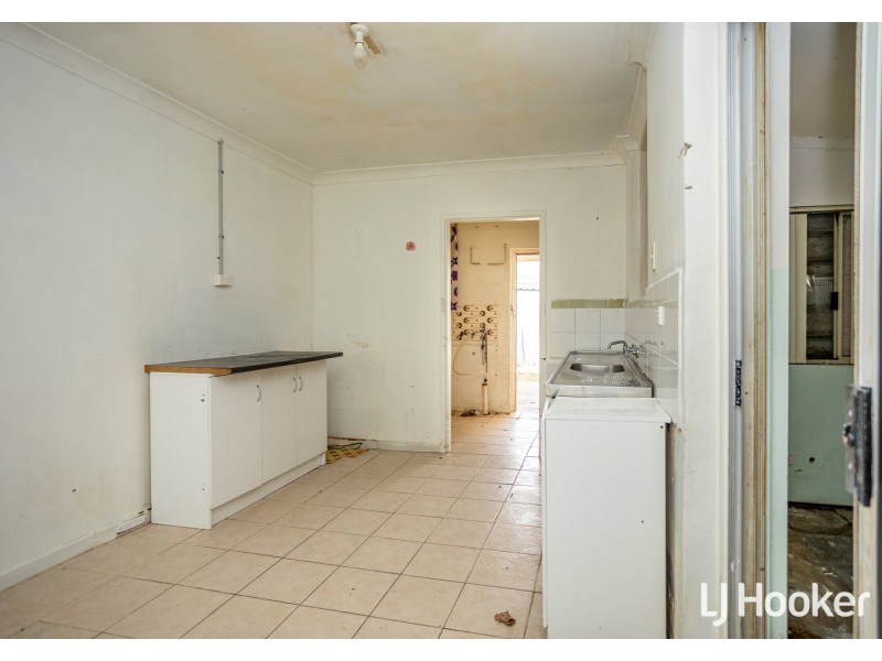 13 Kurrajong Way, Camillo WA 6111