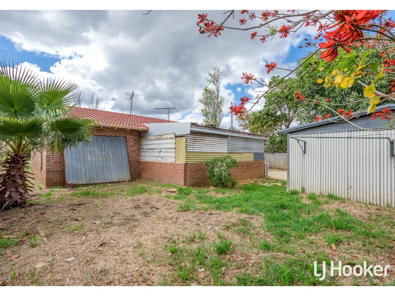 13 Kurrajong Way, Camillo WA 6111