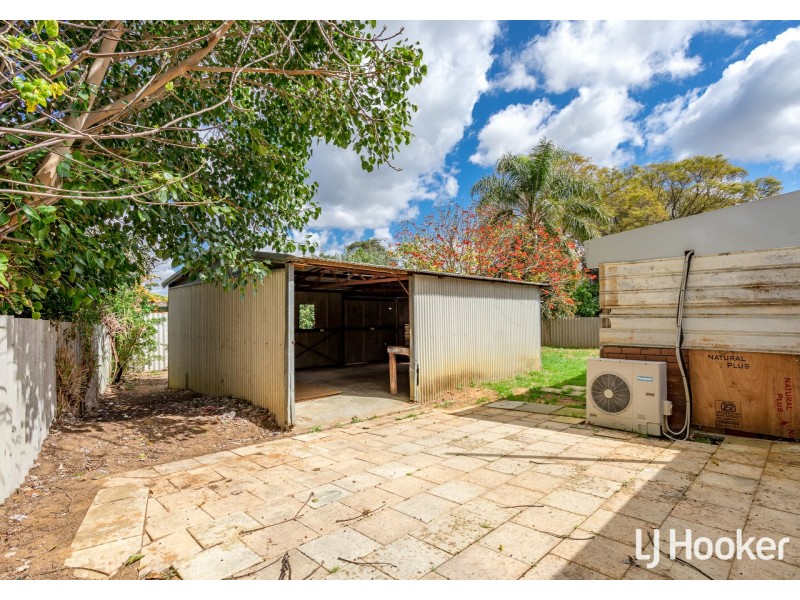 13 Kurrajong Way, Camillo WA 6111