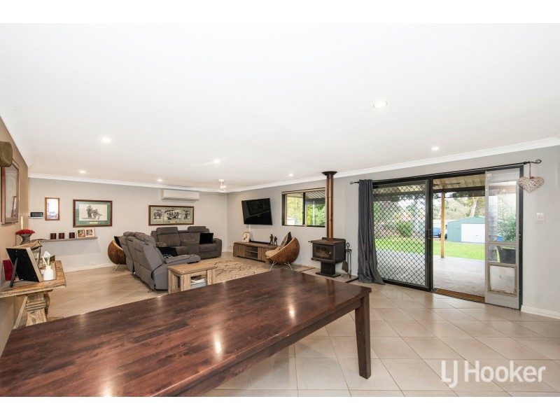 12 Leschenaultia Street, Roleystone WA 6111