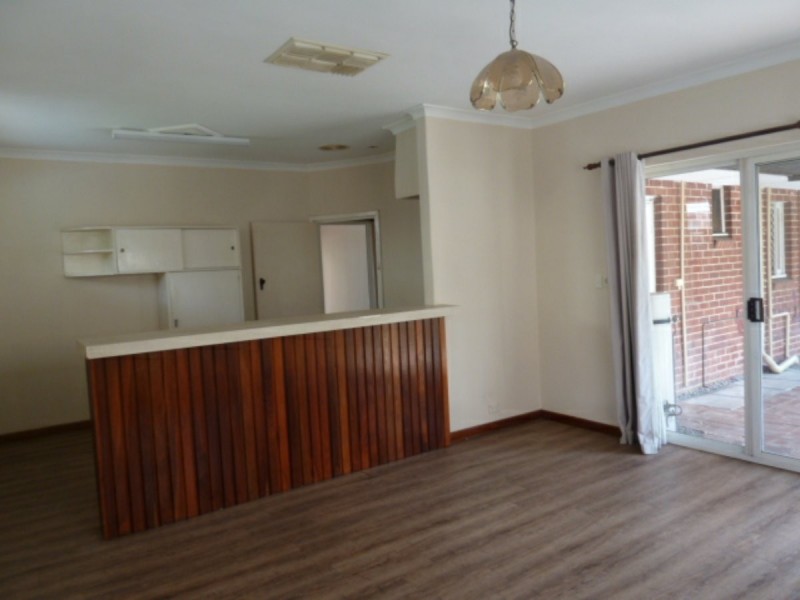 10 Berehaven Avenue, Thornlie WA 6108