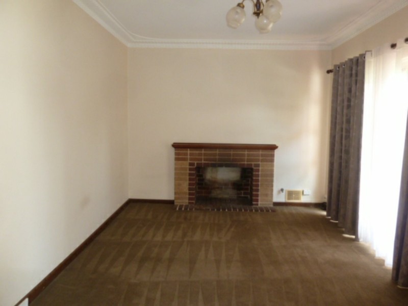 10 Berehaven Avenue, Thornlie WA 6108