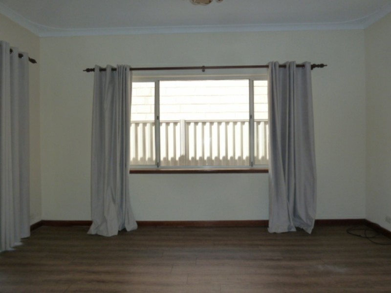 10 Berehaven Avenue, Thornlie WA 6108