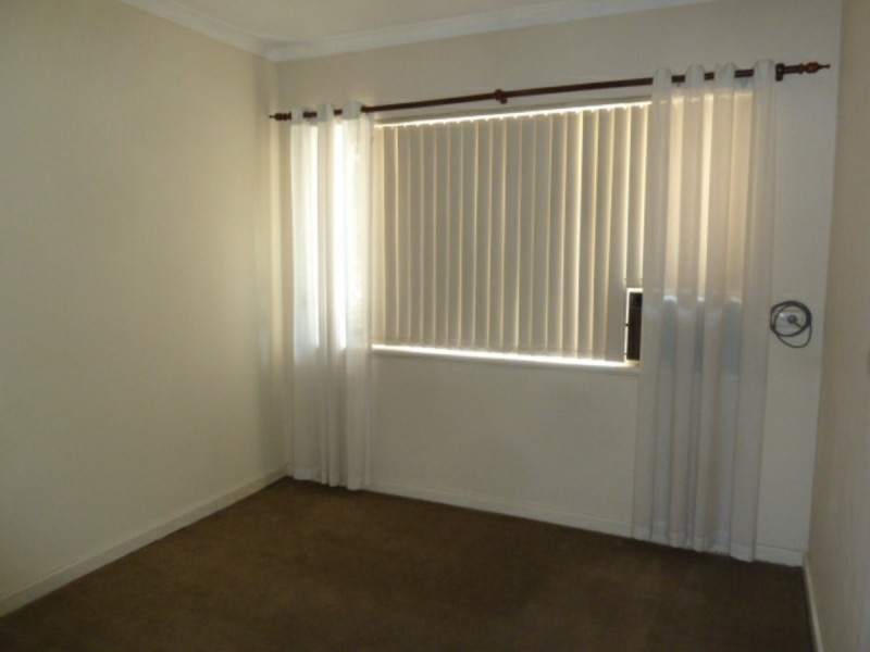 10 Berehaven Avenue, Thornlie WA 6108