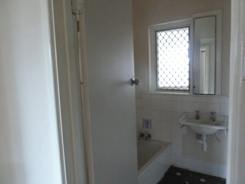 10 Berehaven Avenue, Thornlie WA 6108