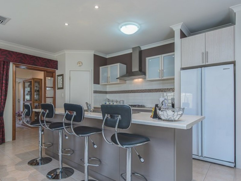 28 Finsbury Drive, Thornlie WA 6108