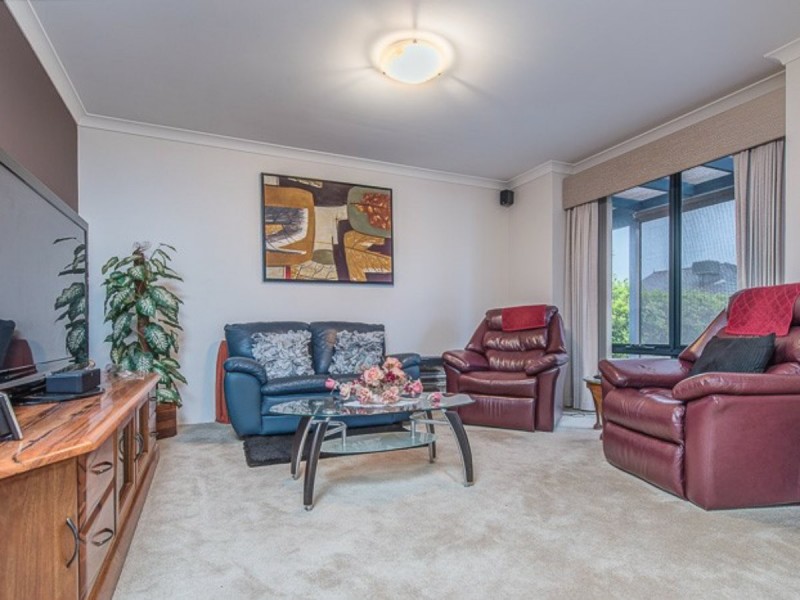 28 Finsbury Drive, Thornlie WA 6108