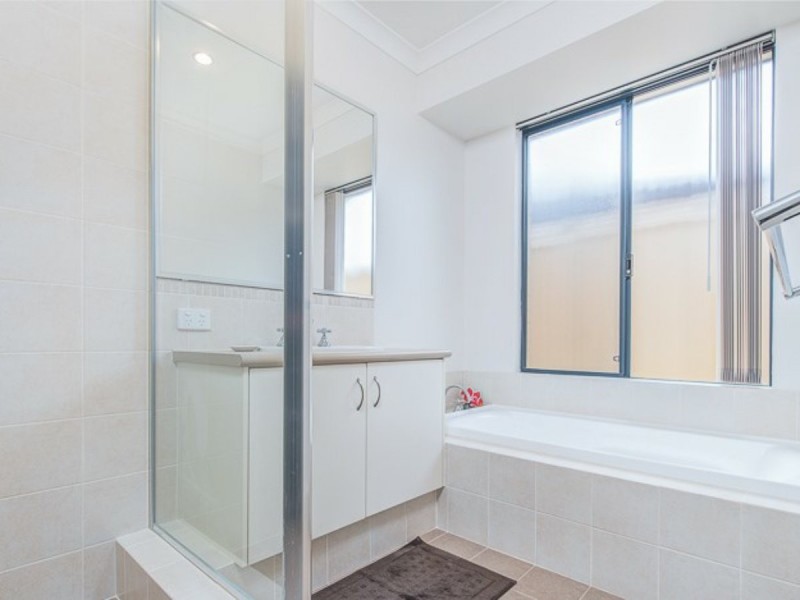 28 Finsbury Drive, Thornlie WA 6108