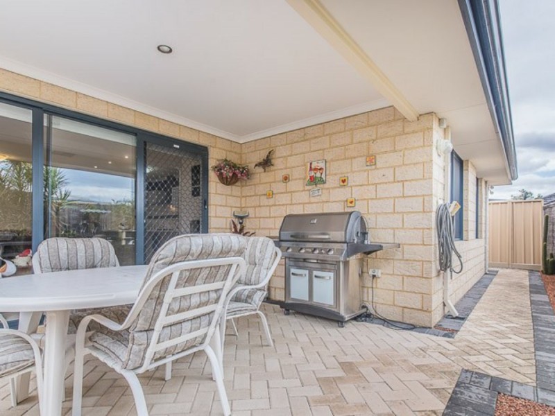 28 Finsbury Drive, Thornlie WA 6108