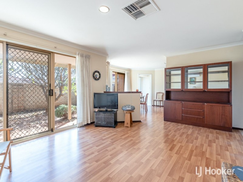 16/4 Heron Place, Maddington WA 6109