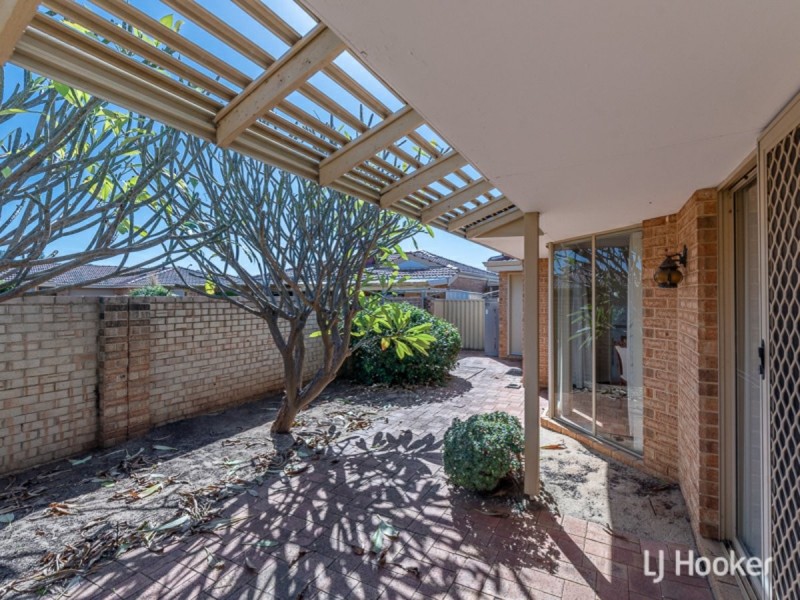 16/4 Heron Place, Maddington WA 6109