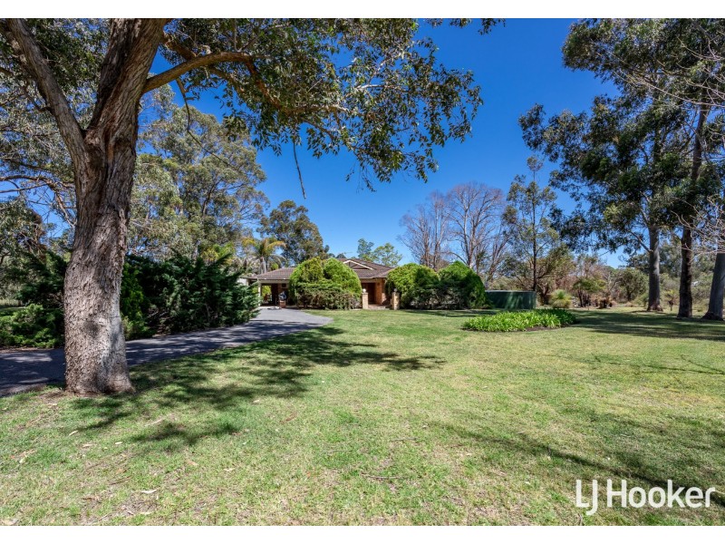 15 Brooks Place, Wandi WA 6167