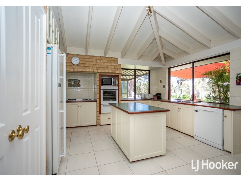 15 Brooks Place, Wandi WA 6167
