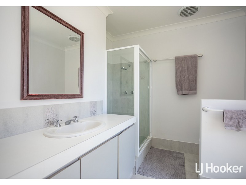 15 Brooks Place, Wandi WA 6167