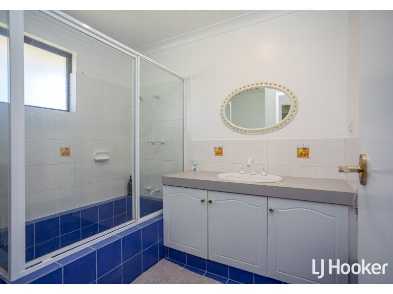 15 Brooks Place, Wandi WA 6167