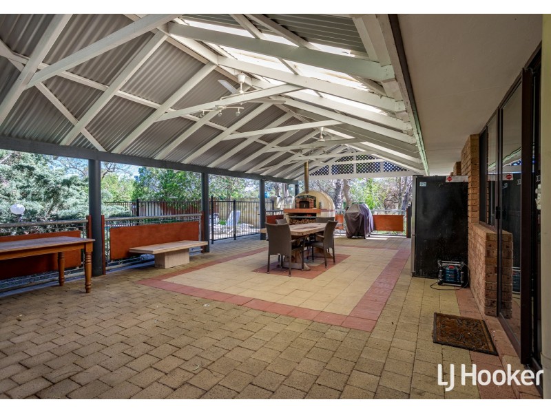 15 Brooks Place, Wandi WA 6167