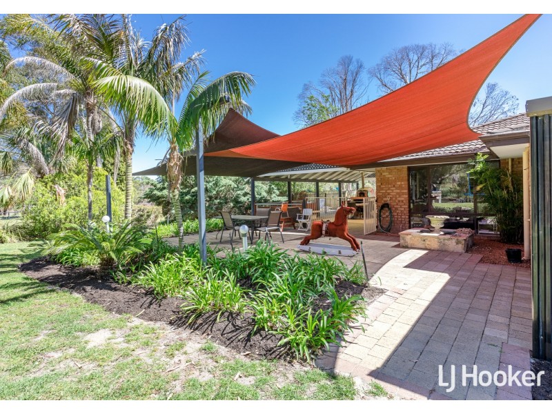 15 Brooks Place, Wandi WA 6167