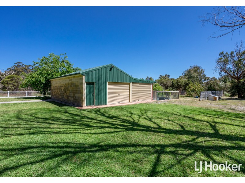 15 Brooks Place, Wandi WA 6167