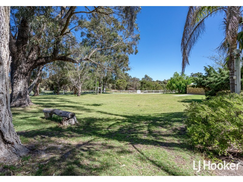 15 Brooks Place, Wandi WA 6167