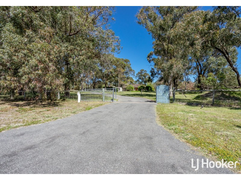 15 Brooks Place, Wandi WA 6167