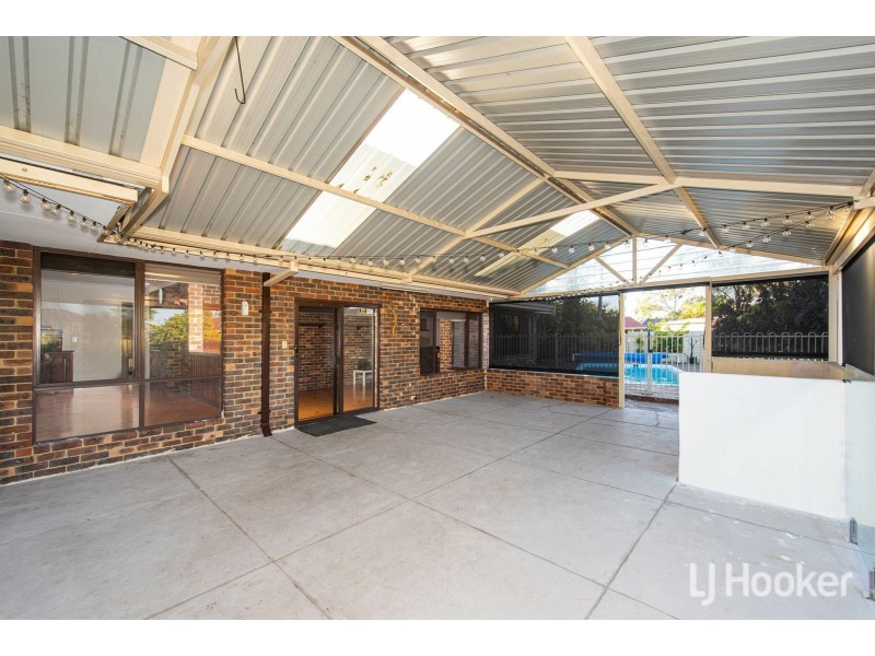 22 Crest Court, Thornlie WA 6108