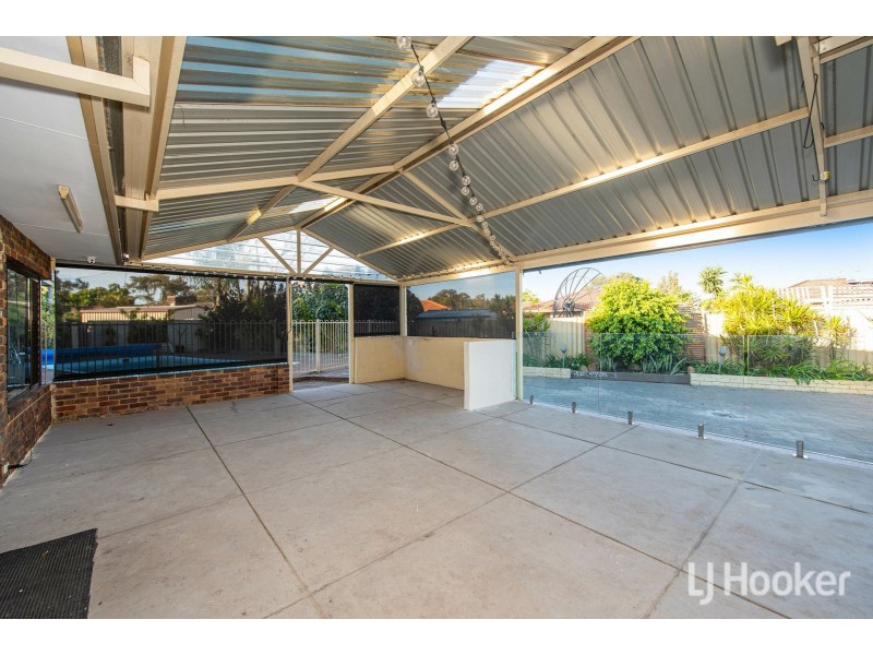 22 Crest Court, Thornlie WA 6108