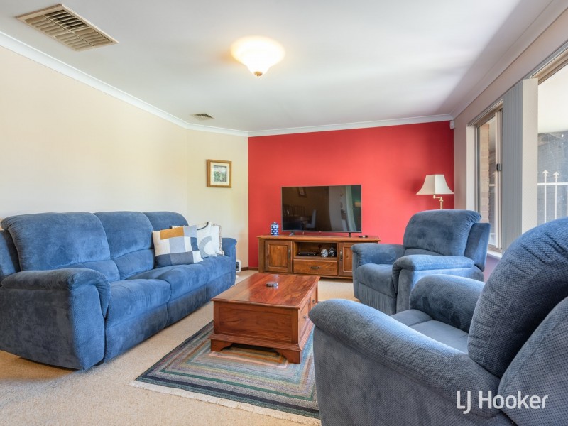 12 Tarragon Place, Thornlie WA 6108