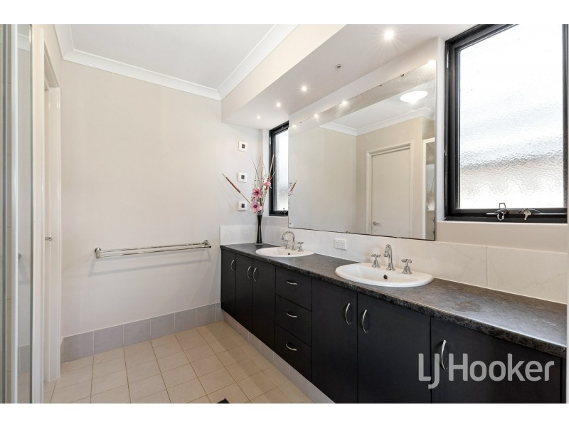 6 Starlight Pass, Seville Grove WA 6112