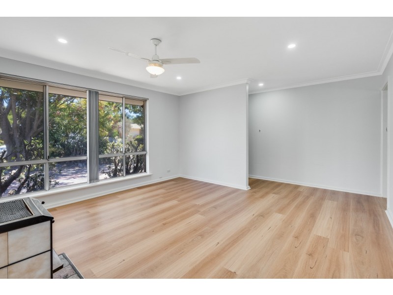 12 Tullamore Avenue, Thornlie WA 6108