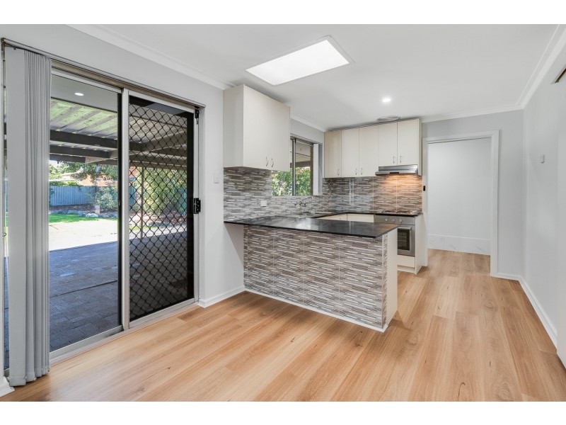 12 Tullamore Avenue, Thornlie WA 6108