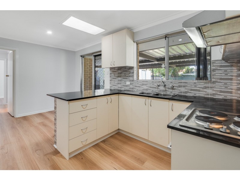 12 Tullamore Avenue, Thornlie WA 6108